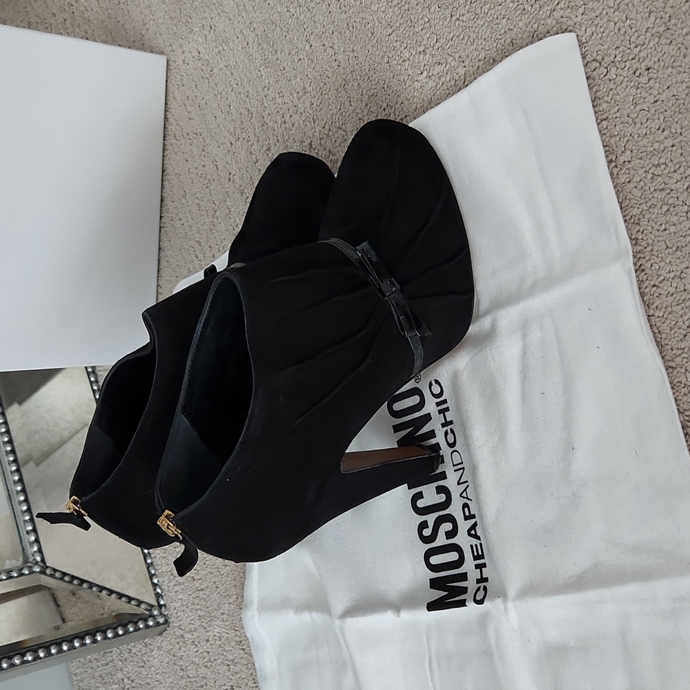 Moschino Black Suede Booties ๐ค - Picture 3 of 7
